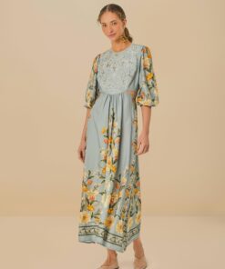 Vestido bordado estampado borboleta em flor